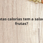 Quantas calorias tem a salada de frutas?