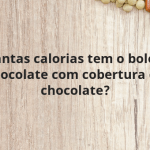 Quantas calorias tem o bolo de chocolate com cobertura de chocolate?