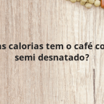 Quantas calorias tem o café com leite semi desnatado?