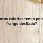 Quantas calorias tem o peito de frango desfiado?