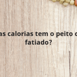 Quantas calorias tem o peito de peru fatiado?