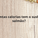 Quantas calorias tem o sushi de salmão?
